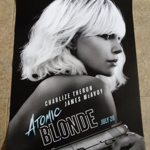 ATOMIC BLONDE - MOVIE POSTER WITH CHARLIZE THERON - Picture 1 of 4